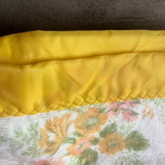 Vintage Wool Blanket Satin Trim Floral Mustard Yellow Botanical Wildflowers Boho - Picture 3 of 11